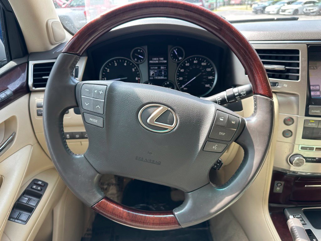 Used 2013 Lexus LX 570 4WD image 29