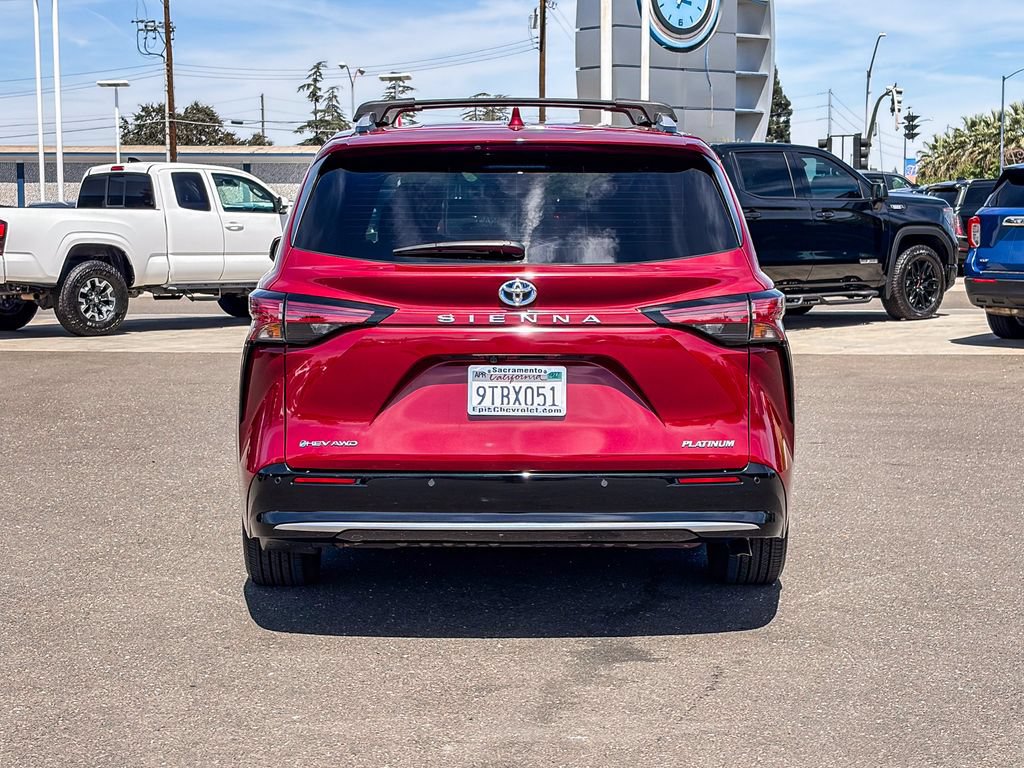 Used 2025 Toyota Sienna Platinum AWD/4WD image 3