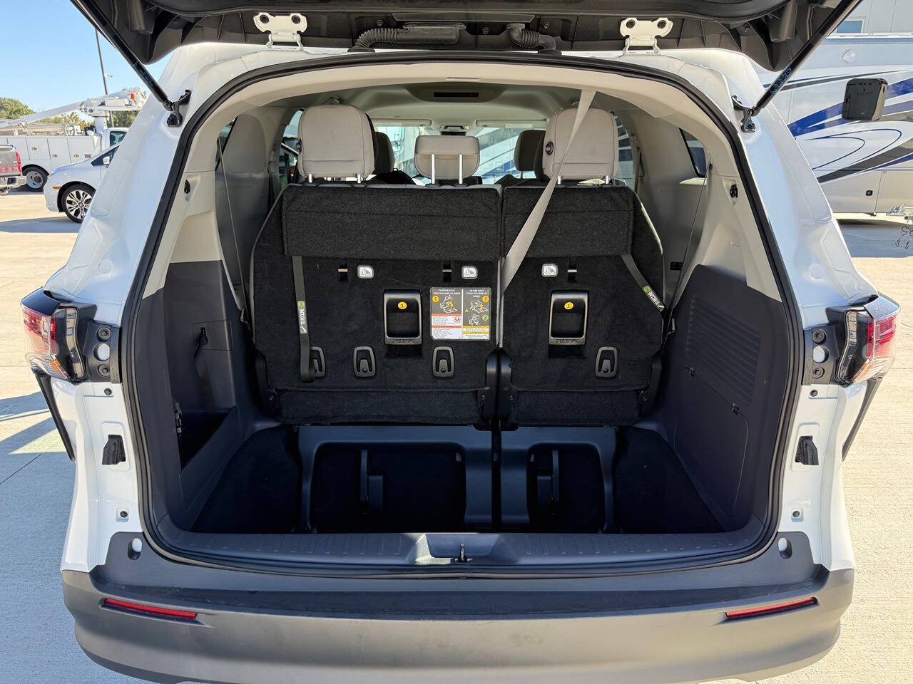 Used 2024 Toyota Sienna LE AWD/4WD image 27
