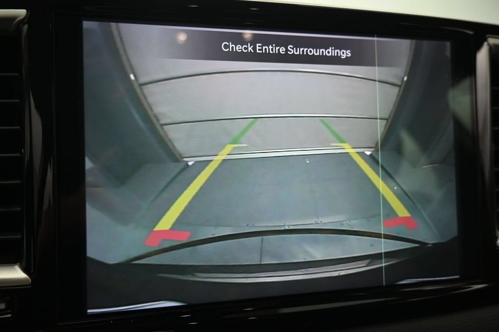 Used 2023 Chrysler Pacifica Touring-L FWD image 18