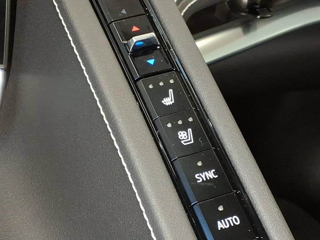 Used 2021 Chevrolet Corvette Stingray Preferred Cpe w/ Z51 Performance Package RWD image 20