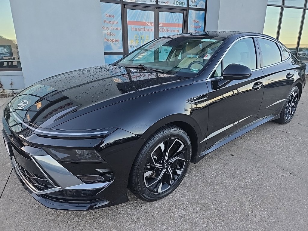 Used 2025 Hyundai Sonata SEL FWD image 3