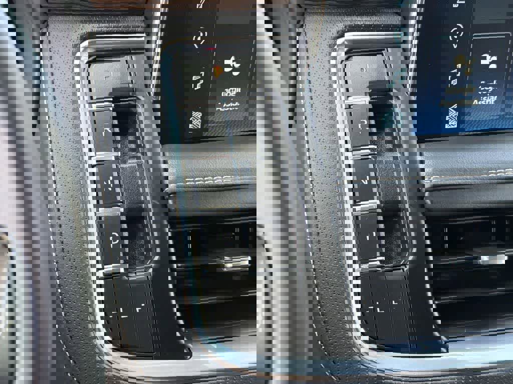 Used 2023 Chevrolet Suburban Premier image 17