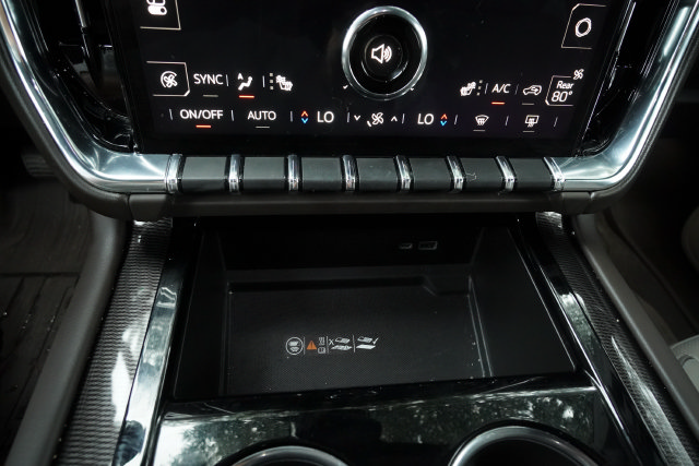Used 2025 GMC Yukon Elevation AWD/4WD image 17