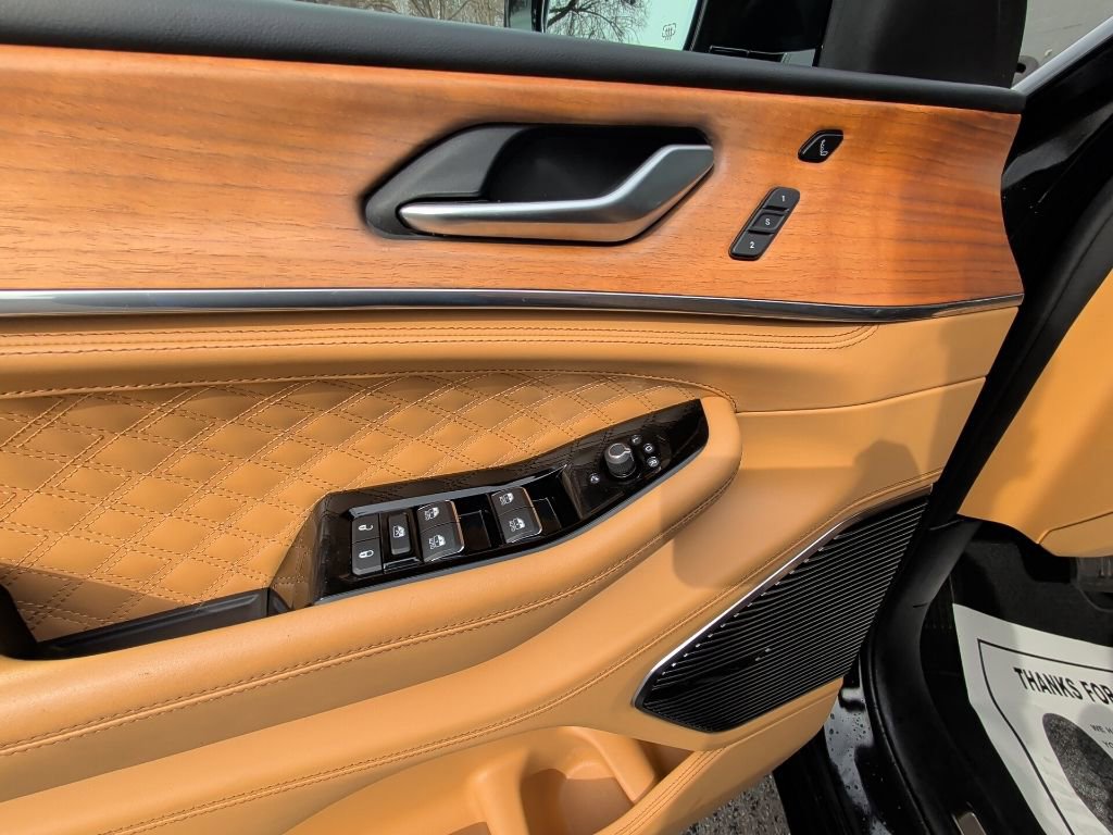 Certified 2023 Jeep Grand Cherokee Summit AWD/4WD image 11