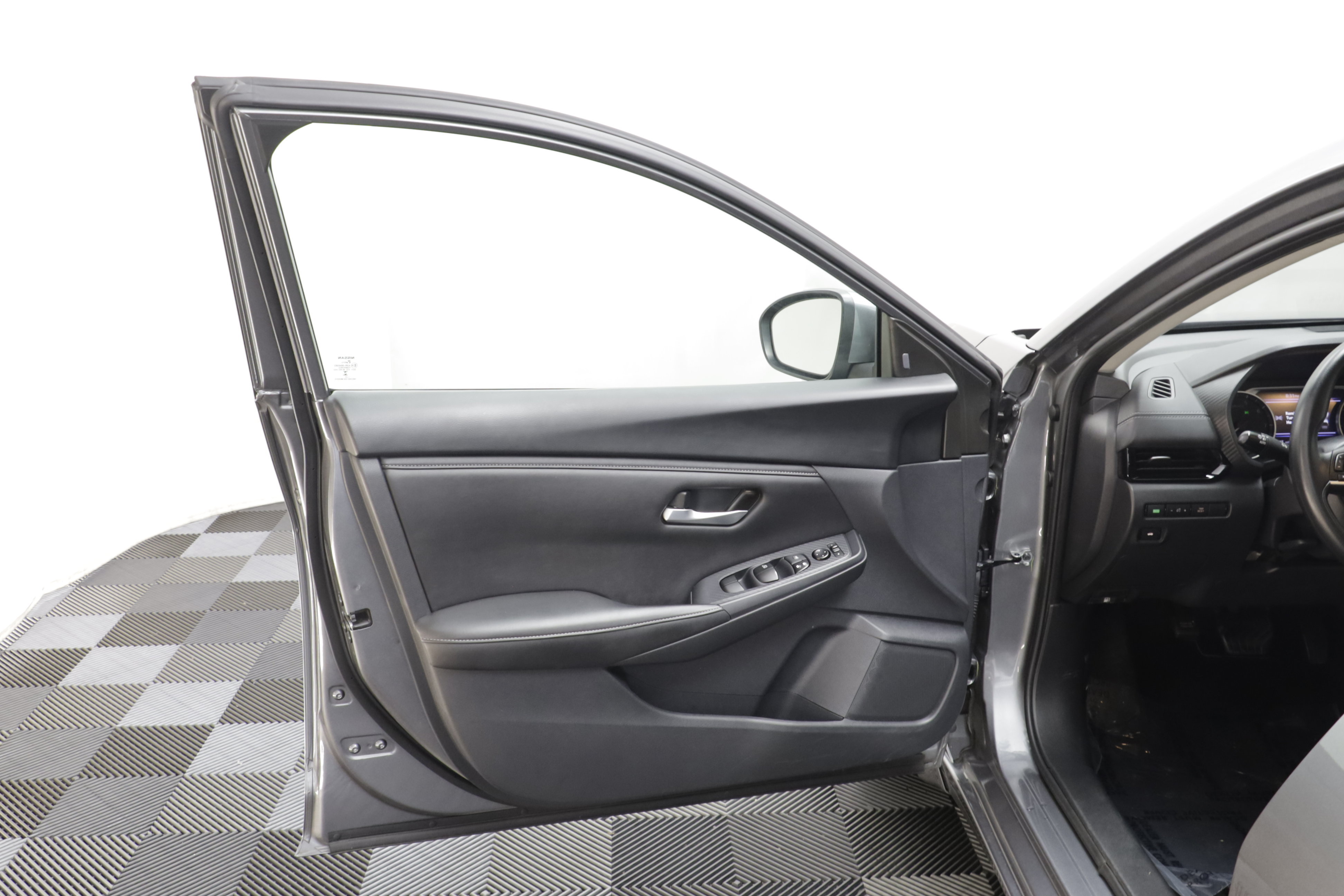 Used 2023 Nissan Sentra SV FWD image 5