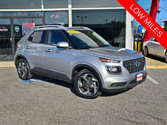 Used 2025 Hyundai Venue SEL FWD image 2