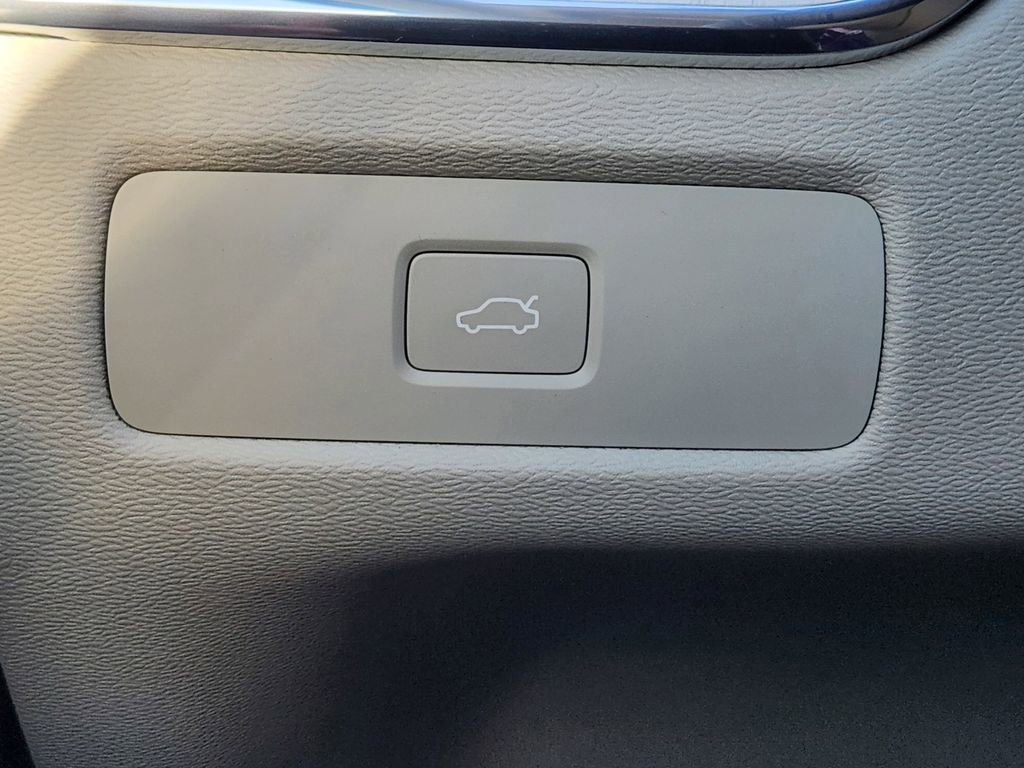 New 2026 Volvo XC60 B5 Ultra w/ Climate Package PRO image 11