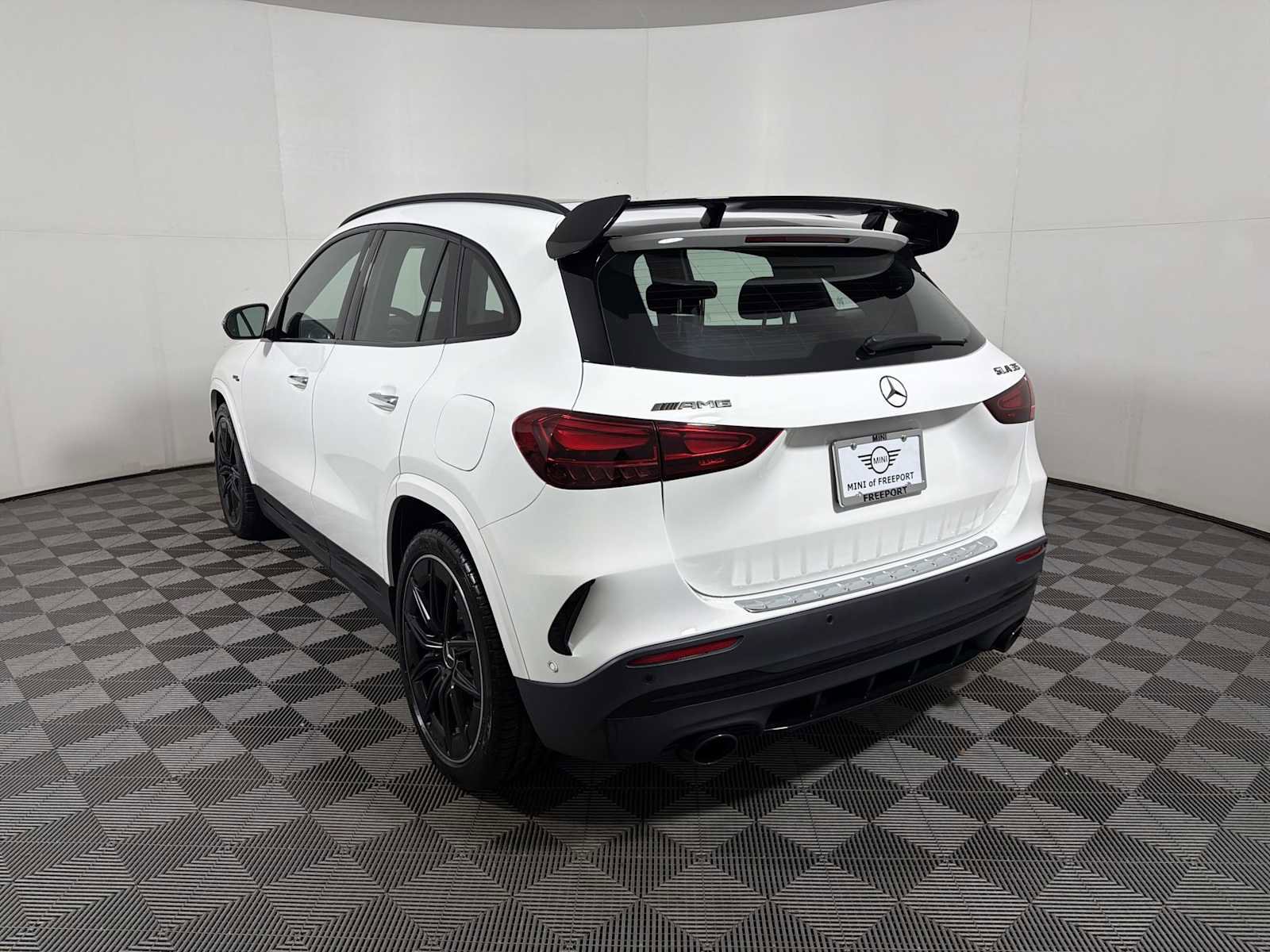 Used 2025 Mercedes-Benz GLA 35 AMG 4MATIC image 5