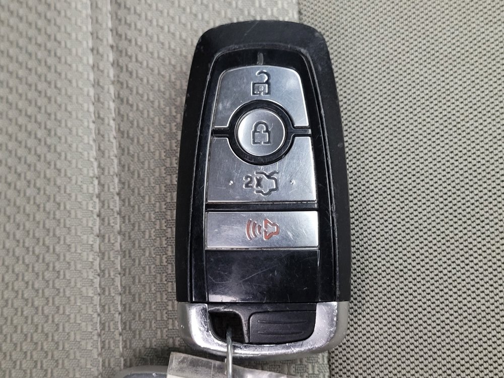 Used 2020 Ford Fusion SE image 32