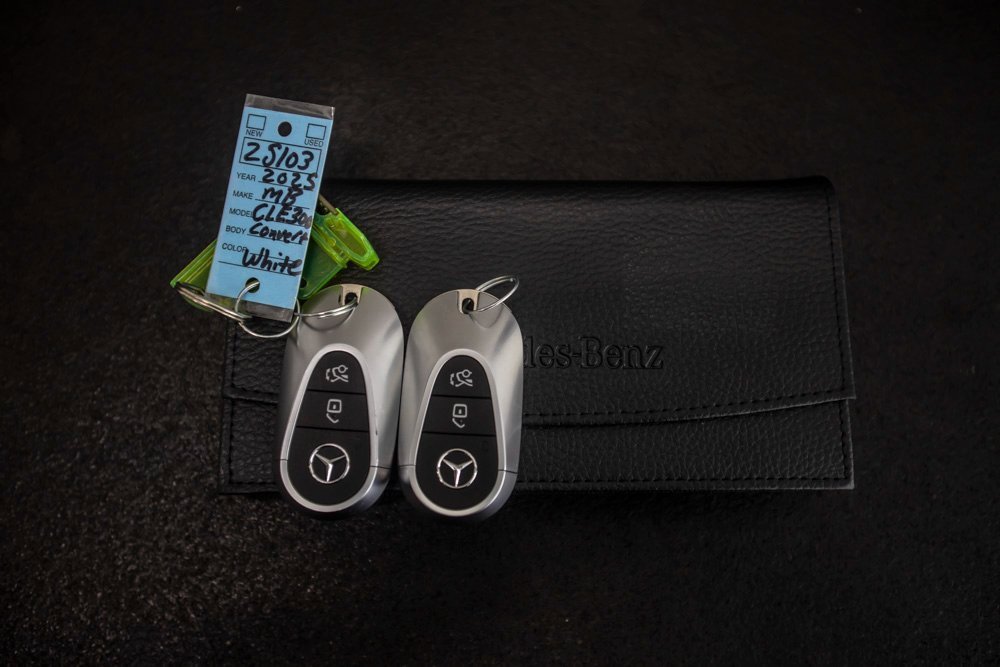 Used 2025 Mercedes-Benz CLE 300 4MATIC Cabriolet image 35