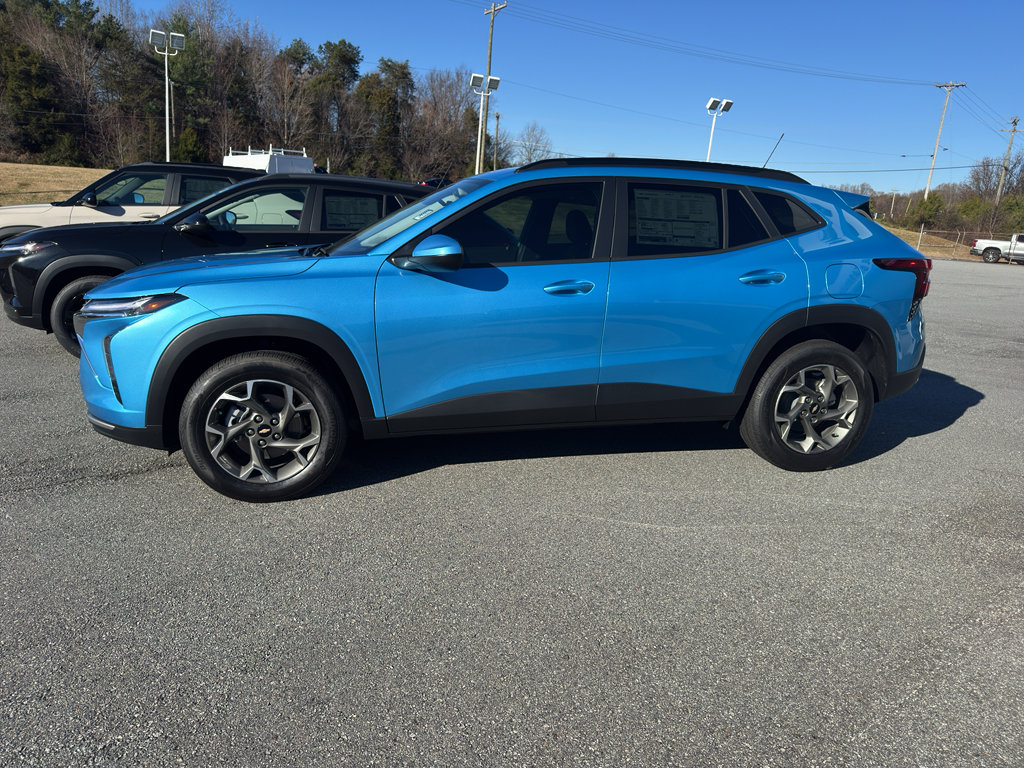 New 2026 Chevrolet Trax LT w/ Sunroof Package FWD image 3