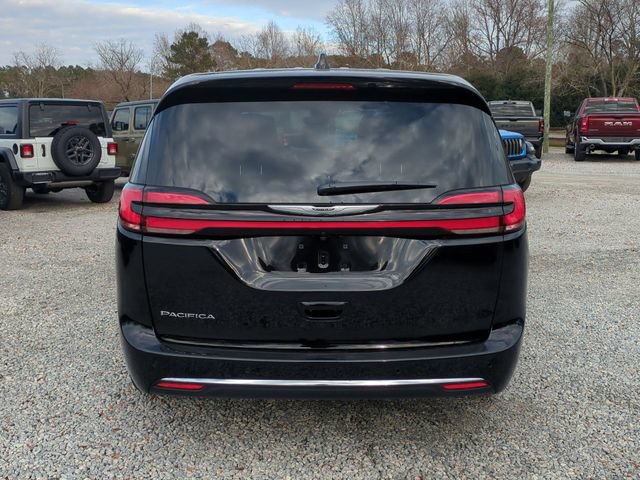 New 2026 Chrysler Pacifica Select FWD image 4