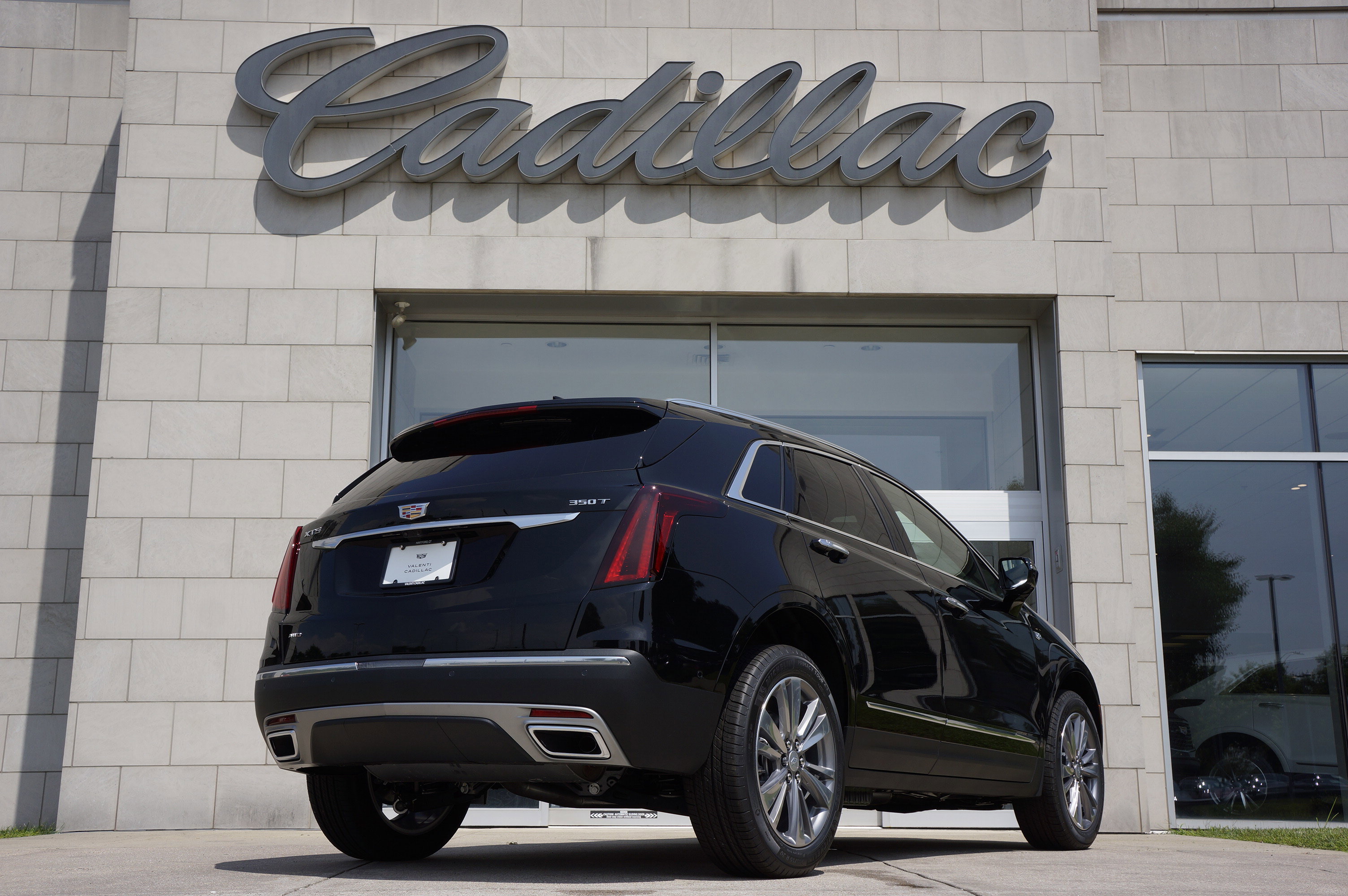 Used 2025 Cadillac XT5 Premium Luxury image 4