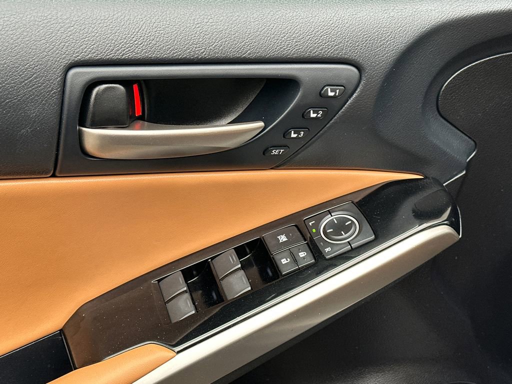 Used 2019 Lexus IS 300 AWD w/ Navigation Package image 17