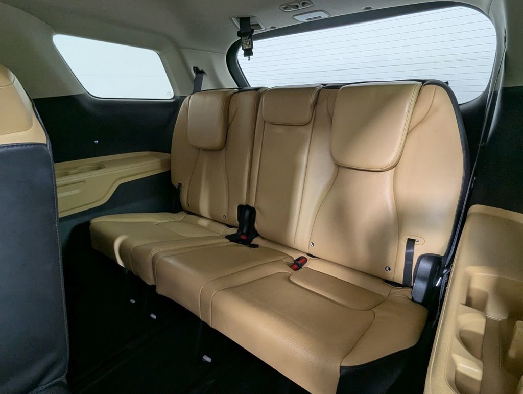 Used 2024 Kia Carnival LX image 23
