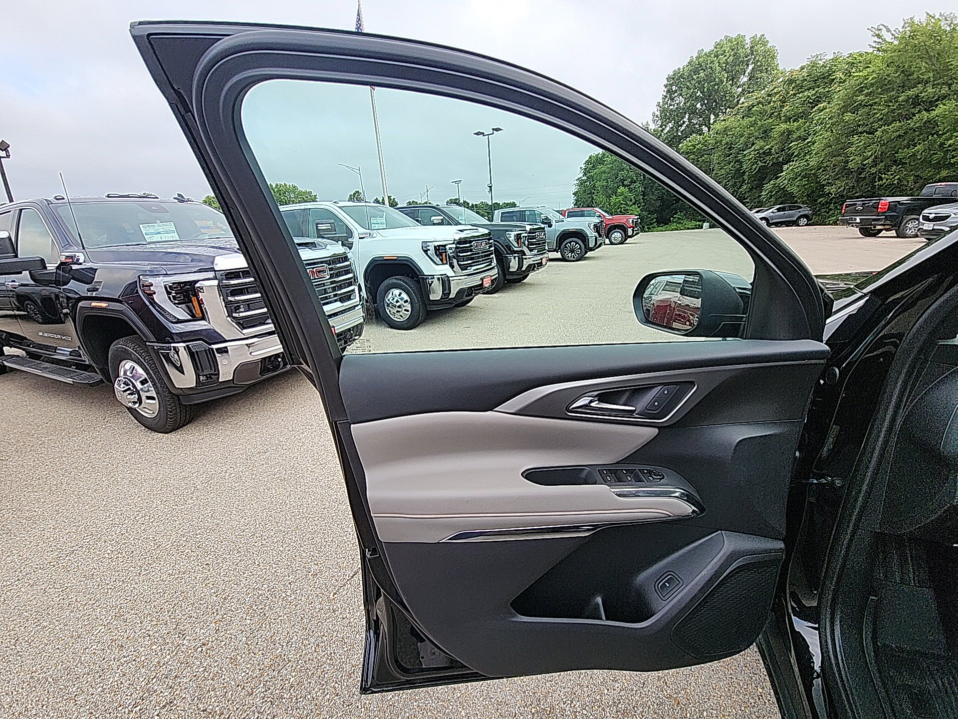 New 2025 Chevrolet Traverse LT w/ LPO, Cargo Package image 12