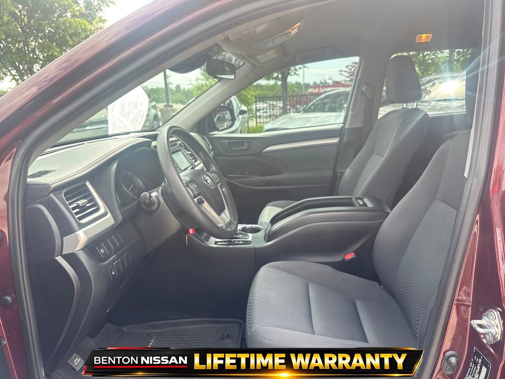 Used 2019 Toyota Highlander LE FWD image 10
