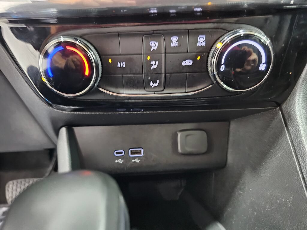 Used 2024 Buick Encore GX Sport Touring FWD image 20
