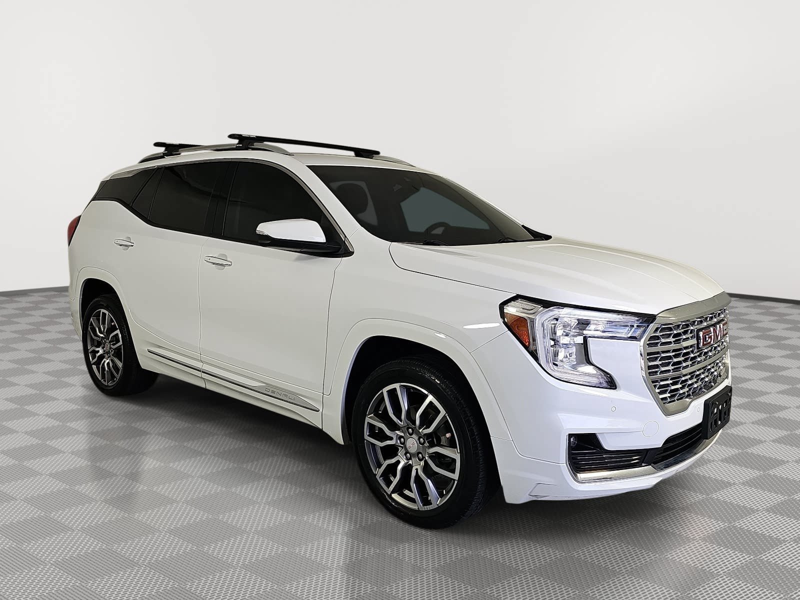 Used 2023 GMC Terrain Denali AWD/4WD image 2