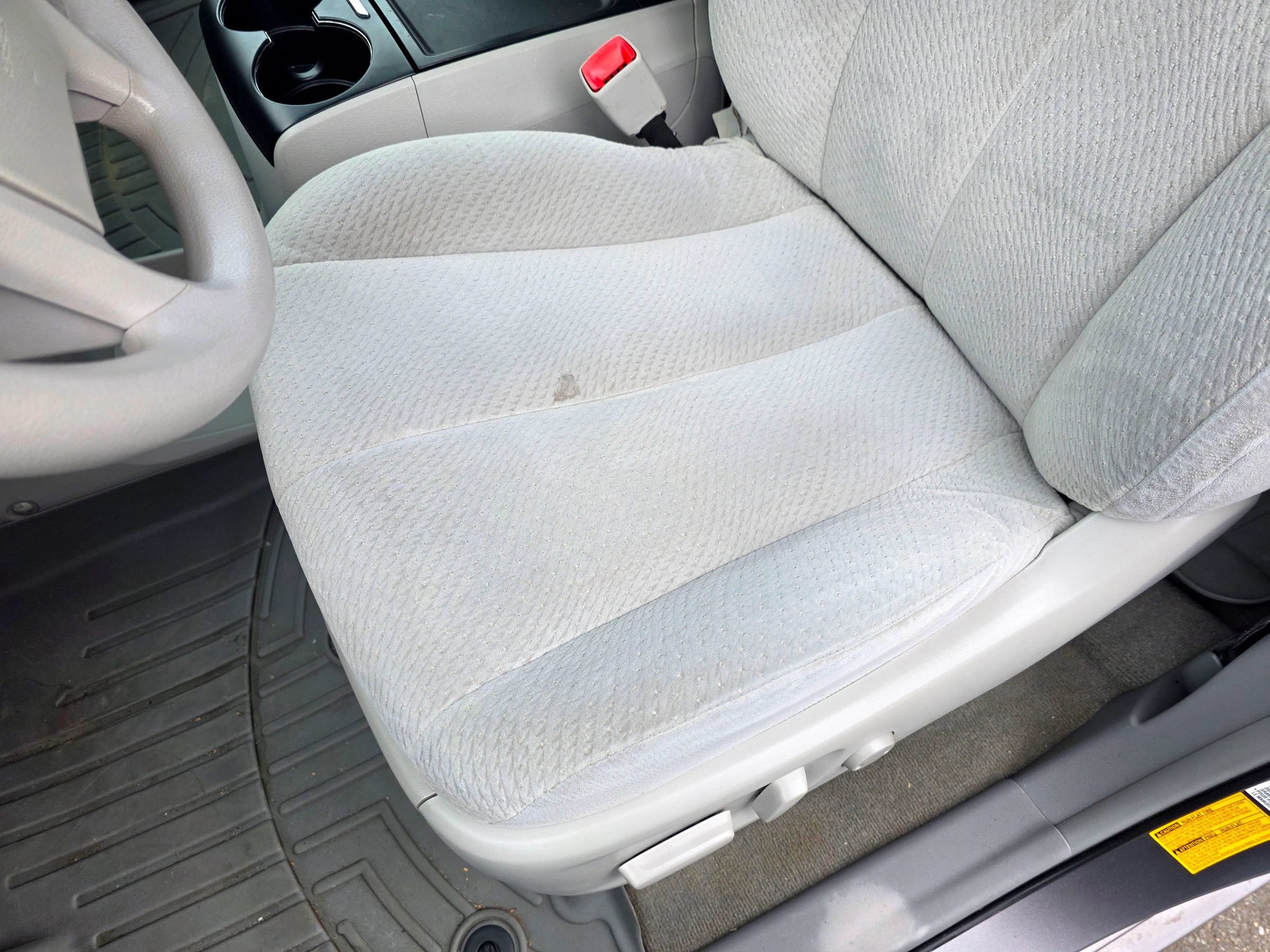 Used 2014 Toyota Sienna LE AWD/4WD image 42