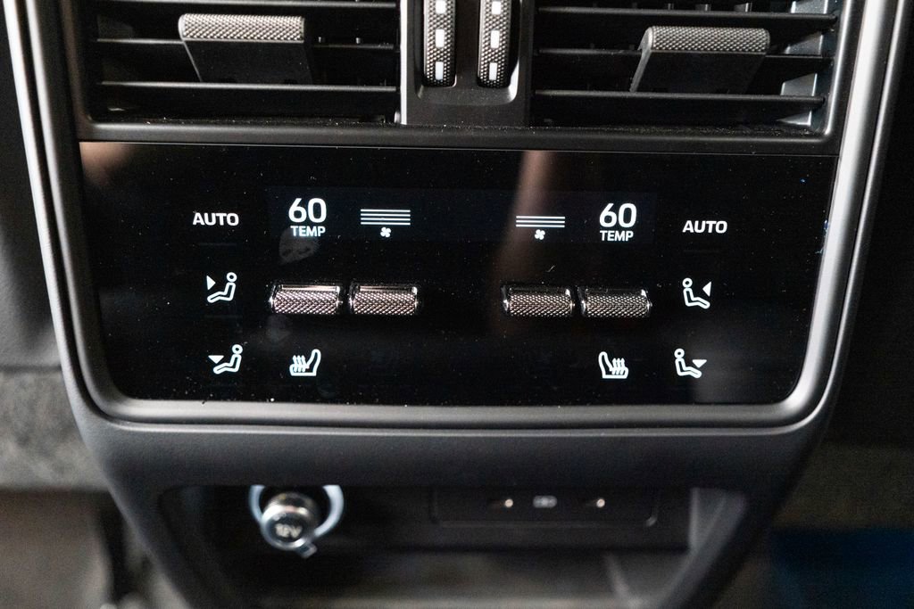 Certified 2025 Porsche Cayenne Coupe image 36