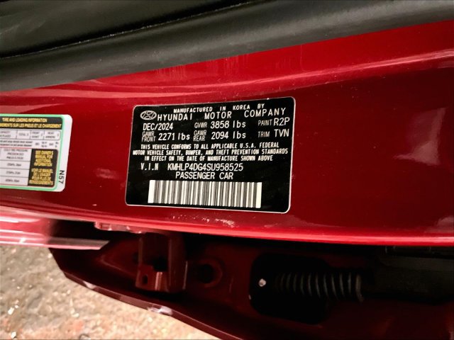 Used 2025 Hyundai Elantra Limited FWD image 32
