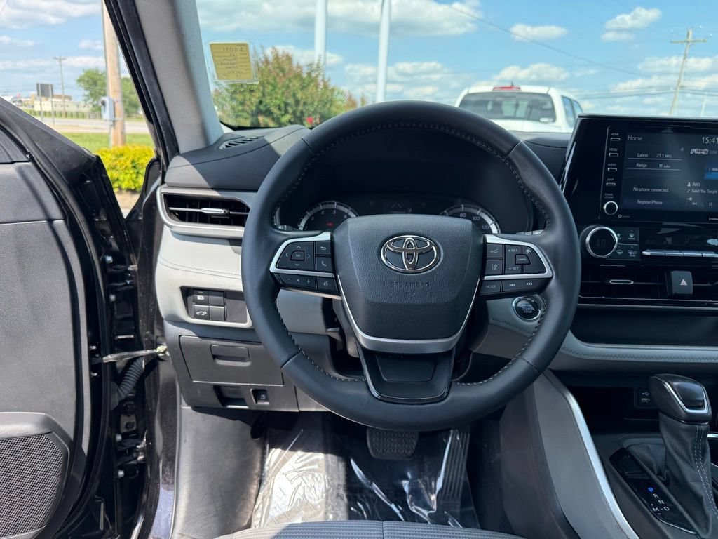 Used 2022 Toyota Highlander LE FWD image 24