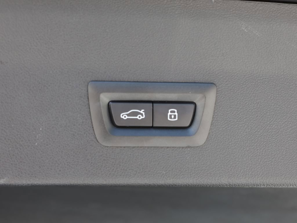 Used 2025 BMW X4 xDrive30i image 9