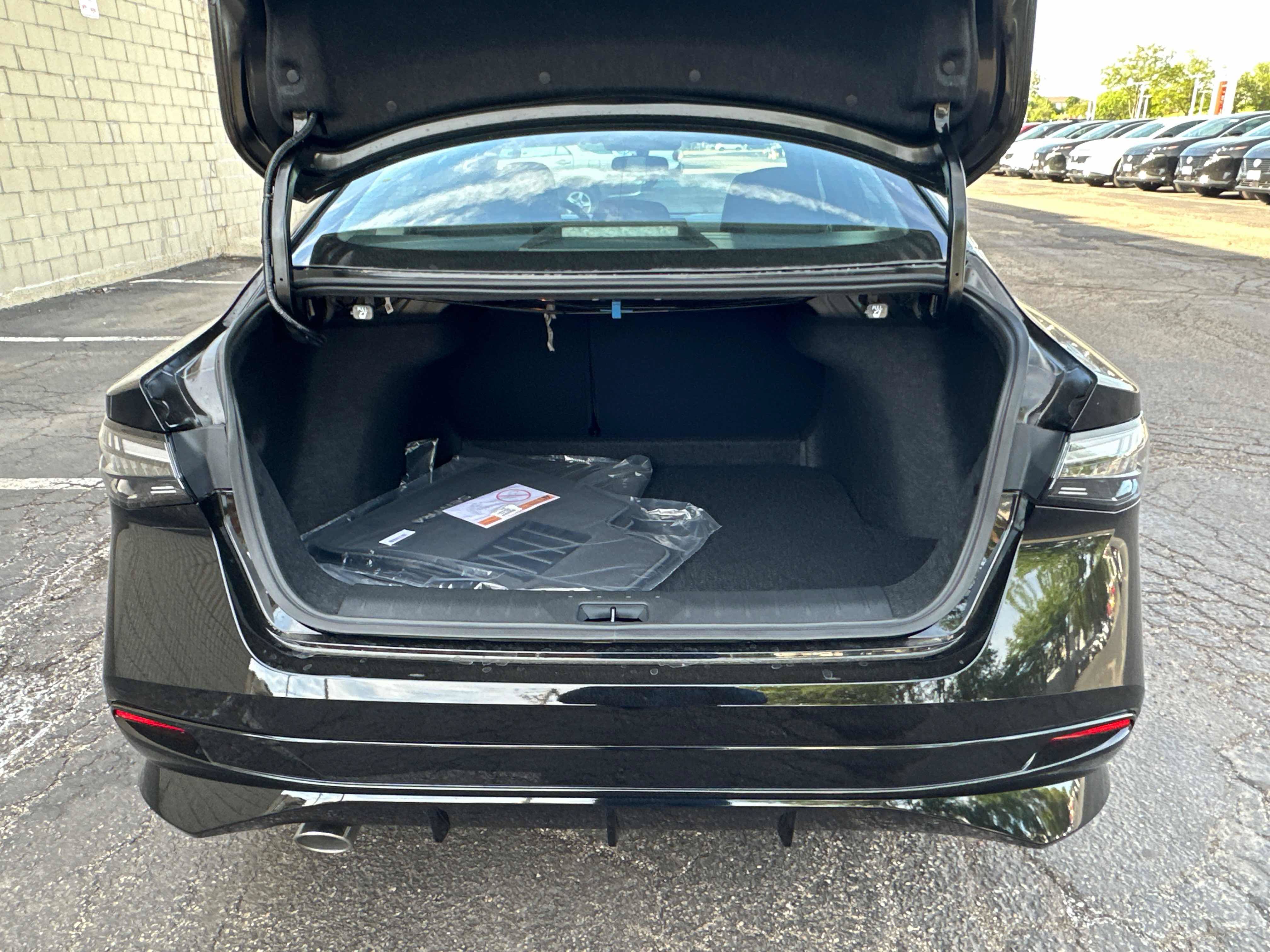 New 2026 Nissan Sentra SR w/ Floor Mat Package FWD image 15