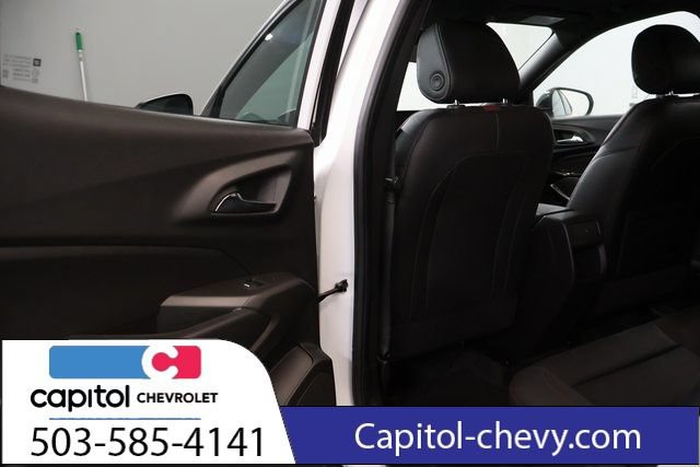Used 2024 Chevrolet Trax RS w/ Sunroof Package FWD image 26