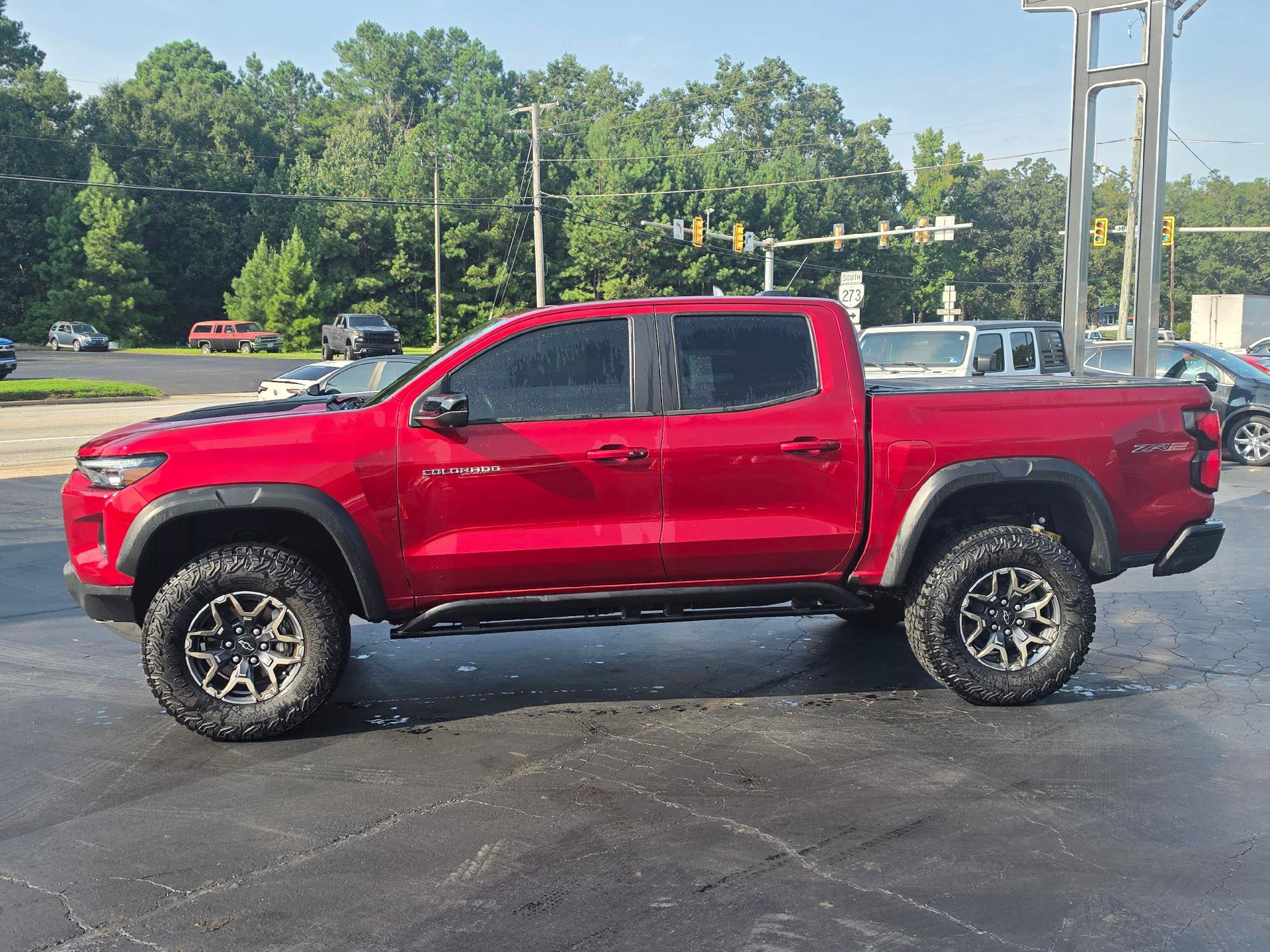 Used 2024 Chevrolet Colorado ZR2 w/ ZR2 Convenience Package III AWD/4WD image 2