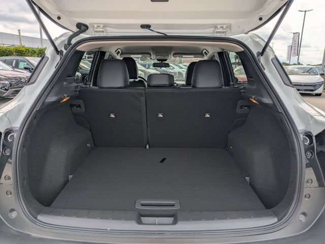Used 2026 Nissan Kicks SR FWD image 29