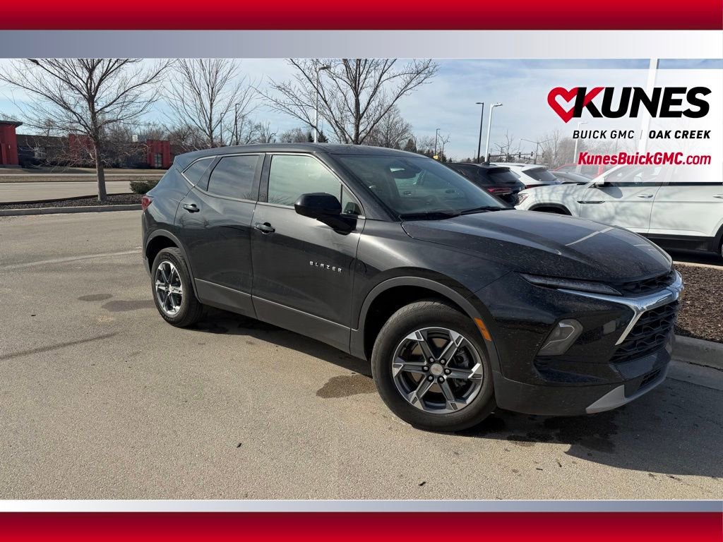 Used 2025 Chevrolet Blazer LT FWD image 4