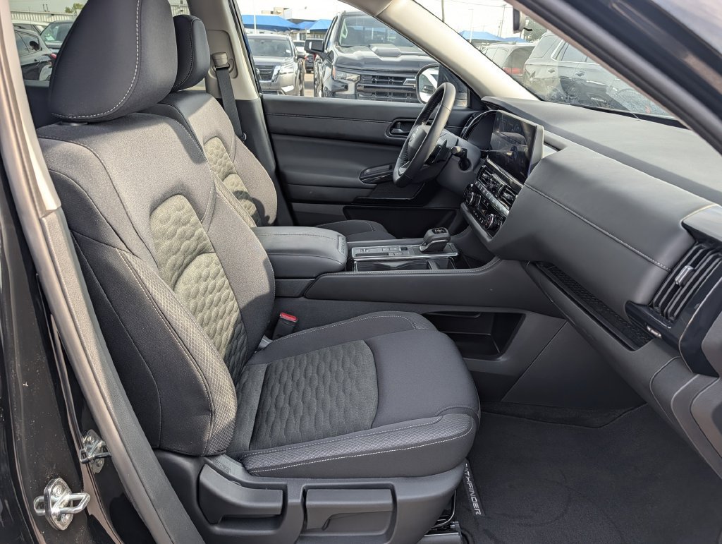 Used 2026 Nissan Pathfinder SV FWD image 32