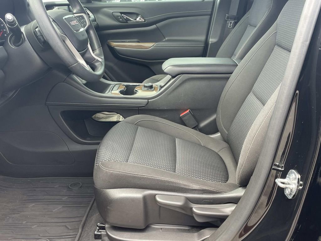 Used 2023 GMC Acadia SLE FWD image 17