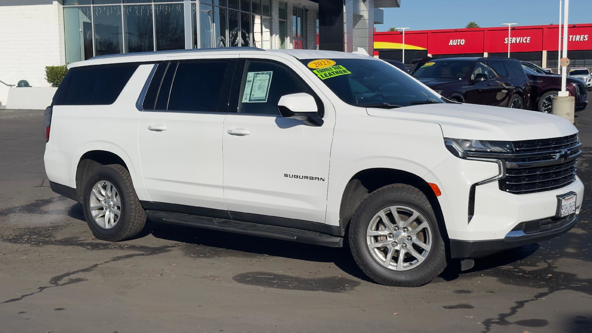 Used 2023 Chevrolet Suburban LT image 2