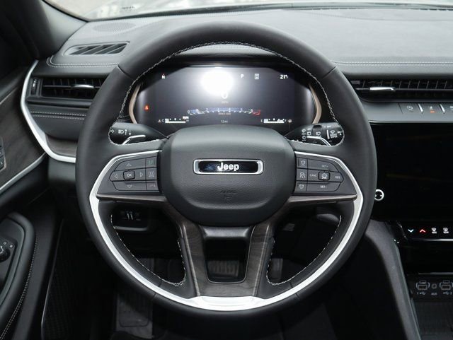 New 2026 Jeep Grand Cherokee Limited w/ Luxury Tech Group II AWD/4WD image 15