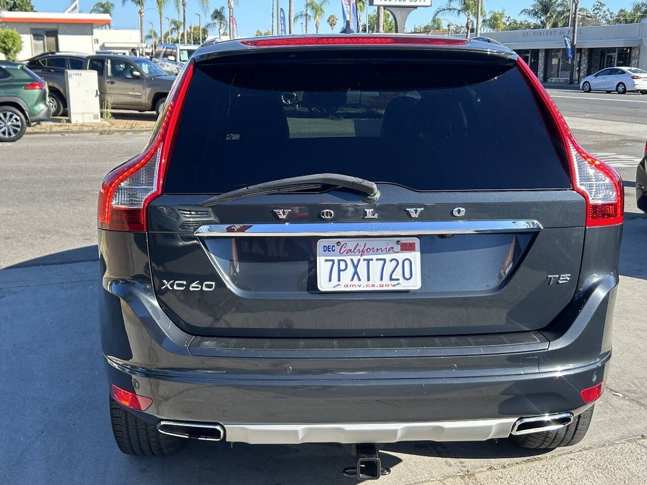 Used 2016 Volvo XC60 T5 Premier w/ Proximity Package FWD image 9