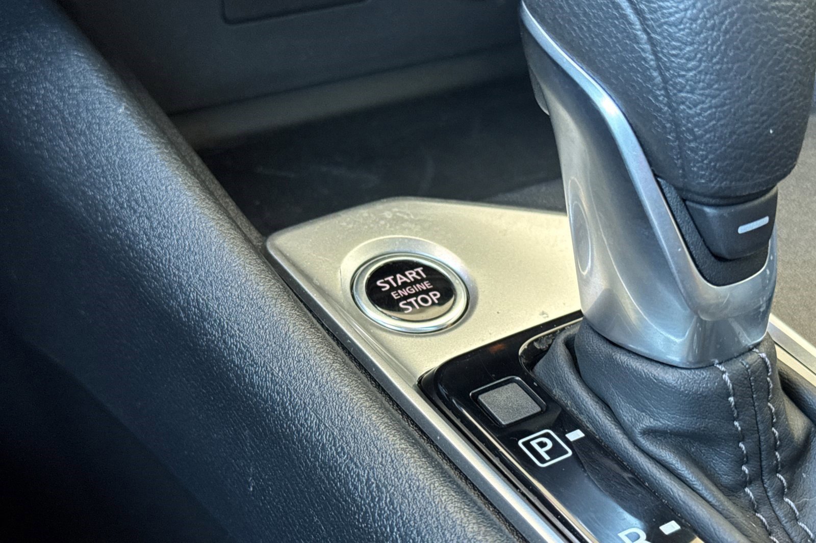 Used 2025 Nissan Altima 2.5 SV FWD image 32