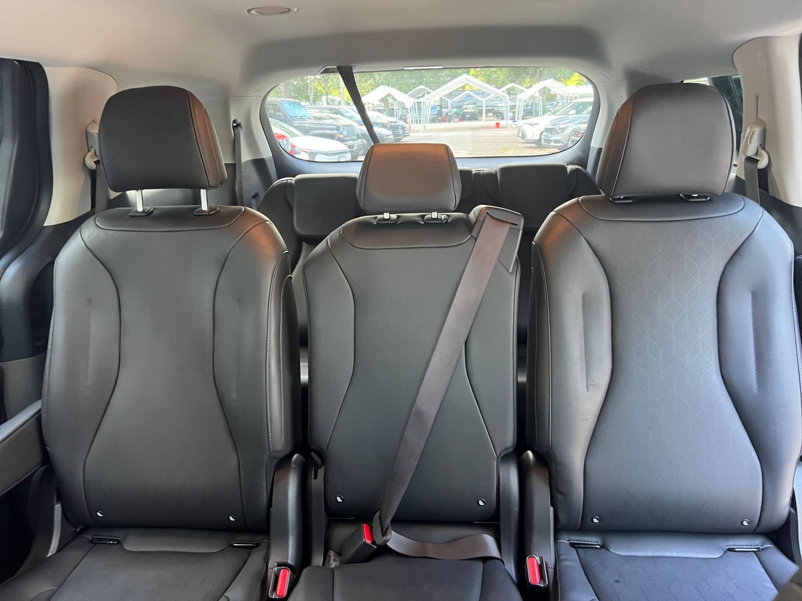 Used 2026 Kia Carnival FWD image 41