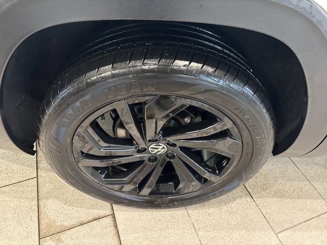 Certified 2022 Volkswagen Atlas SE w/ Black Wheel Package image 35