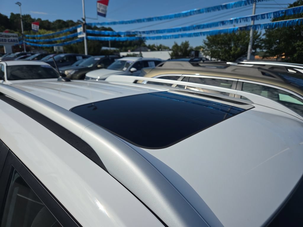 Certified 2023 Hyundai Venue SEL FWD image 9