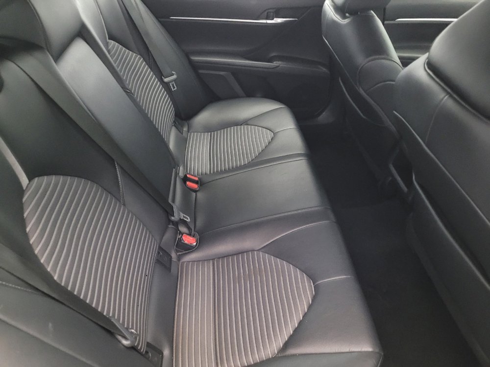 Used 2022 Toyota Camry SE image 19