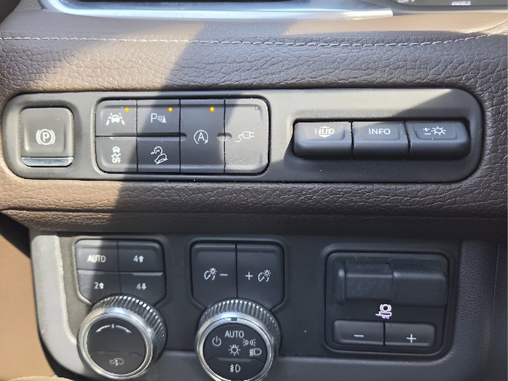 Used 2021 GMC Yukon XL Denali w/ Denali Ultimate Package image 13