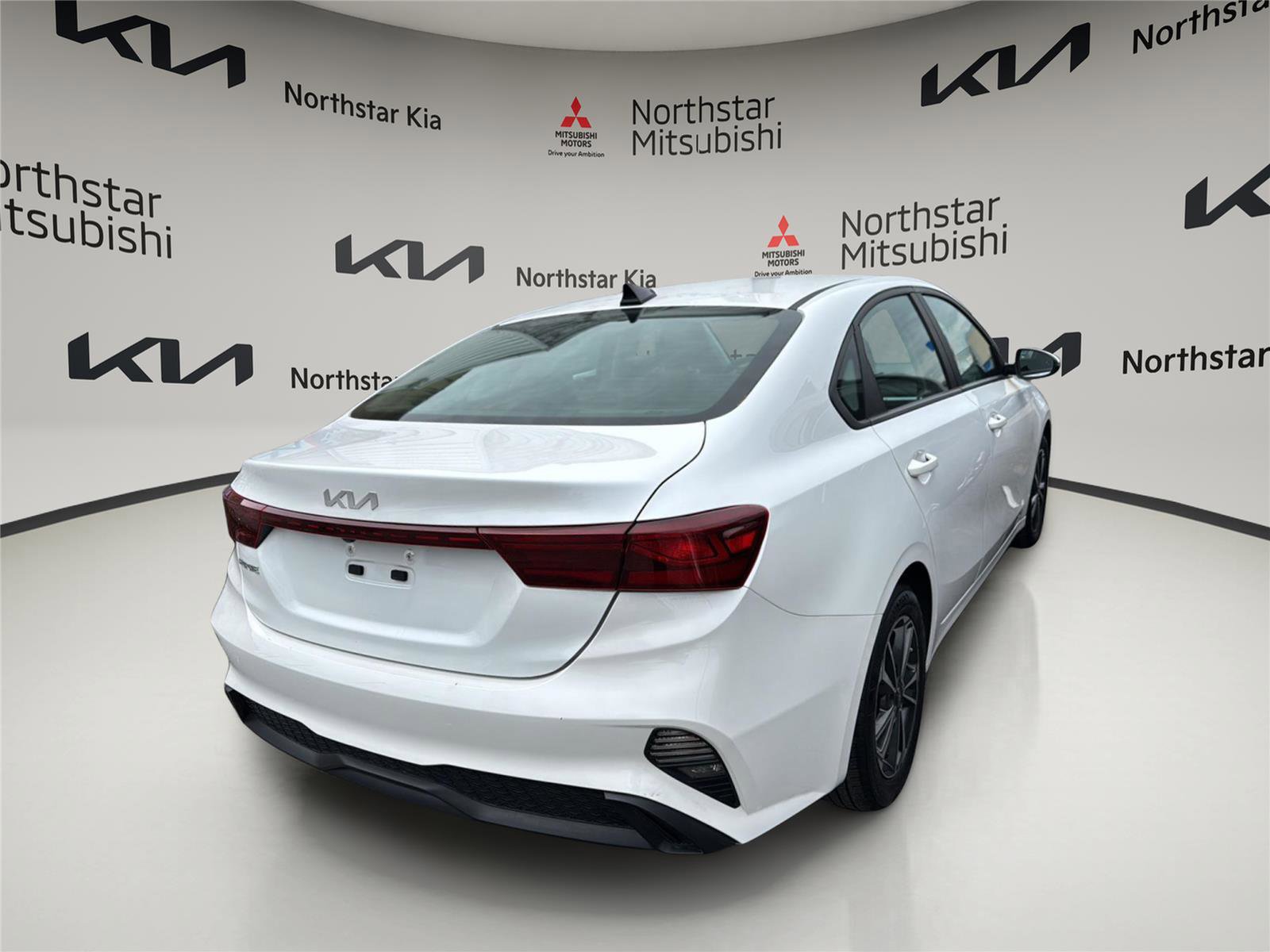 Used 2024 Kia Forte LXS w/ LXS Technology Package FWD image 5
