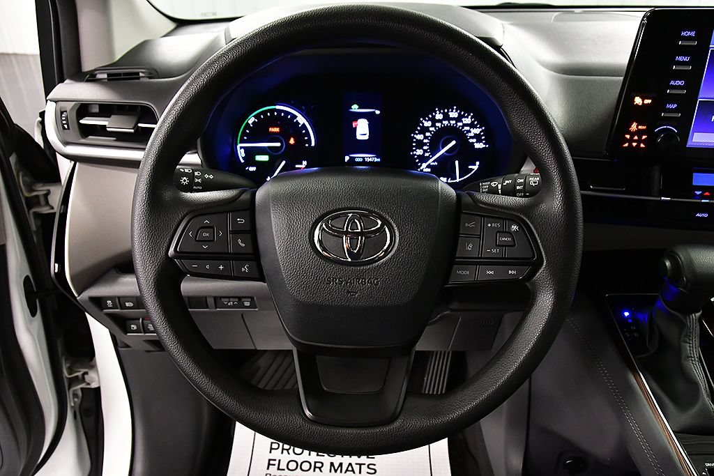 Used 2024 Toyota Sienna LE AWD/4WD image 19