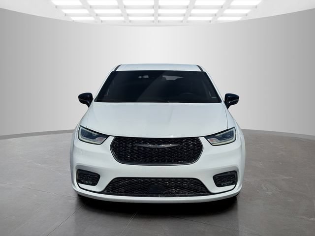 Certified 2024 Chrysler Pacifica Limited FWD image 2