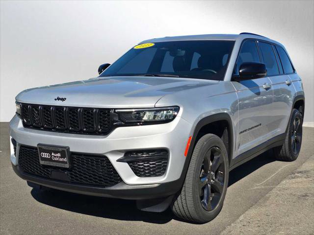 Used 2023 Jeep Grand Cherokee Altitude image 7