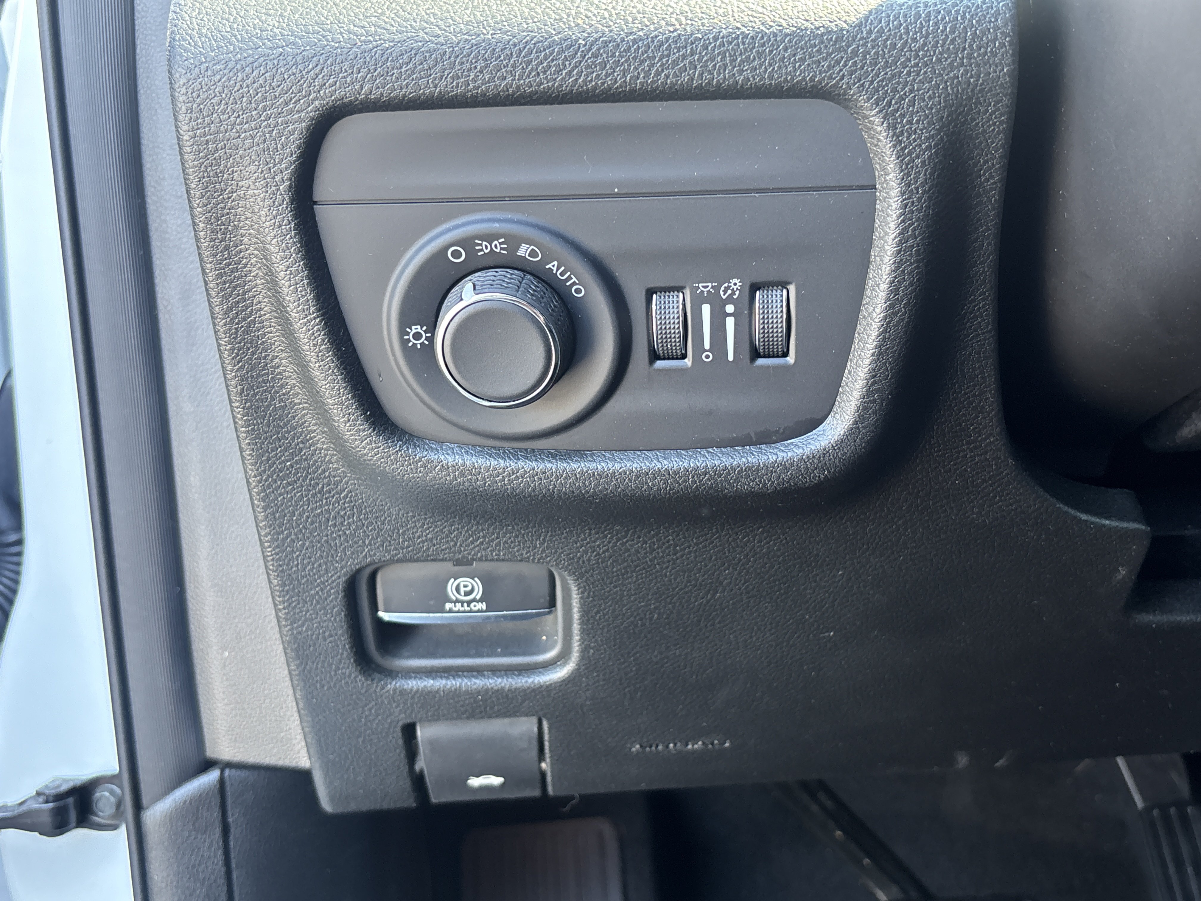 Used 2025 Jeep Grand Cherokee Altitude AWD/4WD image 31